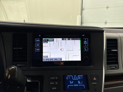 Used 2017 Toyota Sienna AWD image 19