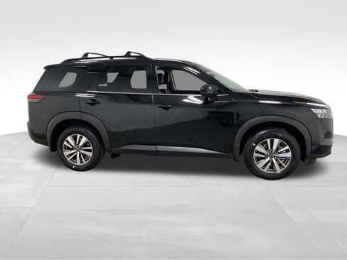 New 2026 Nissan Pathfinder SL image 2