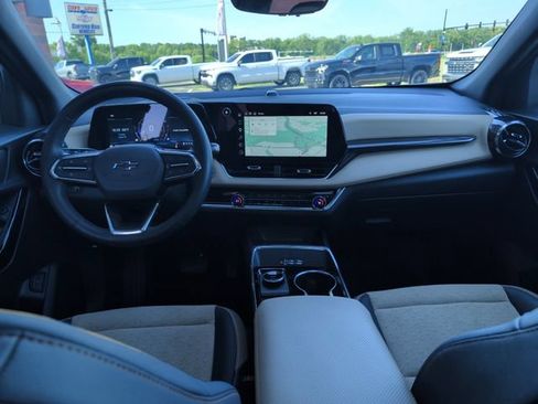 Used 2026 Chevrolet Equinox ACTIV w/ Safety and Technology Package AWD/4WD image 15