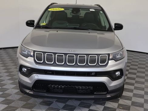 Used 2022 Jeep Compass Latitude w/ Convenience Group AWD/4WD image 3