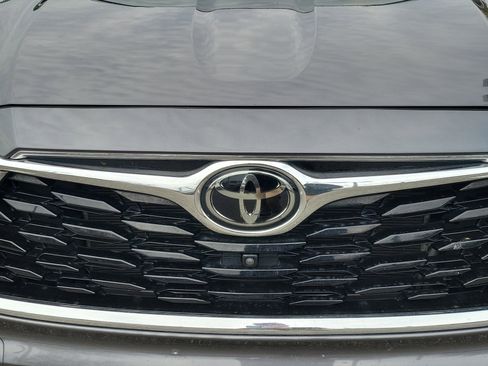 Used 2023 Toyota Highlander Platinum image 5