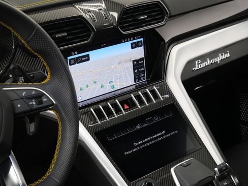 Used 2021 Lamborghini Urus image 17