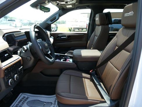 New 2026 Chevrolet Suburban High Country AWD/4WD image 17