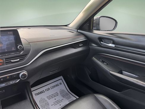 Used 2022 Nissan Altima 2.5 SR w/ Midnight Edition Package image 18