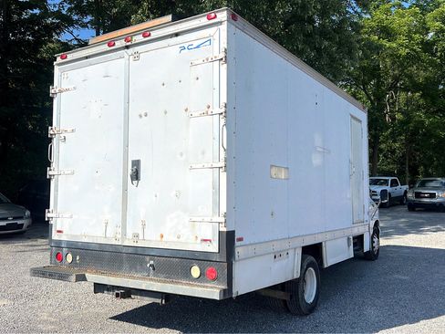 Used 2002 Ford E-450 and Econoline 450 image 7