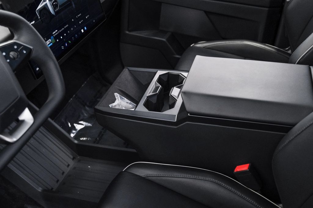 Used 2024 Tesla Cybertruck AWD Crew Cab image 21