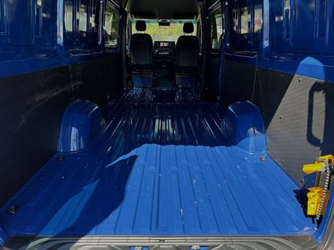 Used 2024 Mercedes-Benz Sprinter 2500 image 16