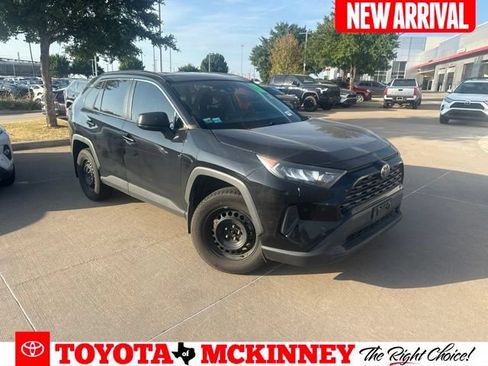 Used 2021 Toyota RAV4 LE FWD image 1