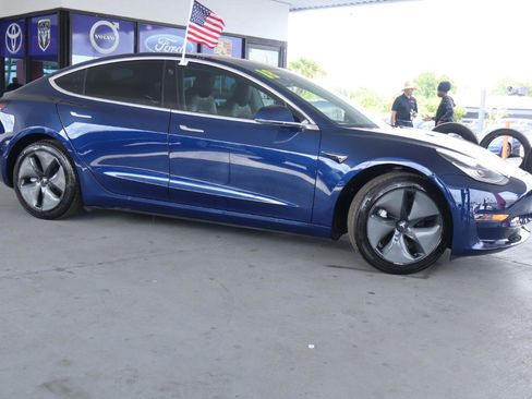 Used 2018 Tesla Model 3 Mid Range RWD image 6