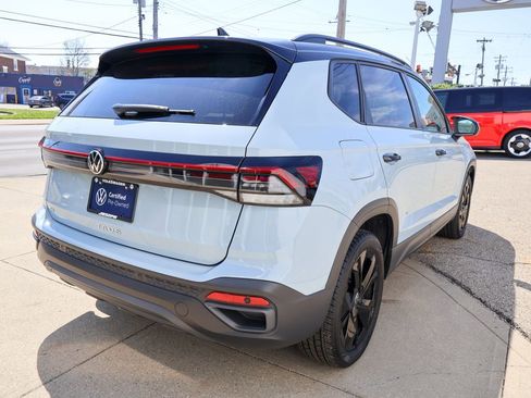 Used 2025 Volkswagen Taos SE FWD image 5