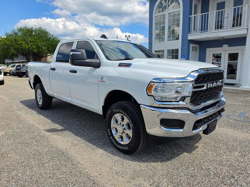Used 2024 RAM 2500 Tradesman w/ Chrome Appearance Group AWD/4WD image 7