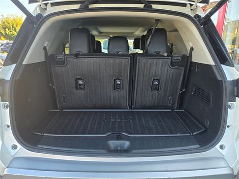 Used 2023 Nissan Pathfinder Platinum image 15