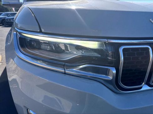 Used 2022 Jeep Wagoneer Series III AWD/4WD image 31