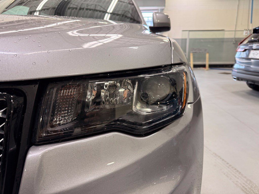 Used 2018 Jeep Grand Cherokee Altitude AWD/4WD image 9
