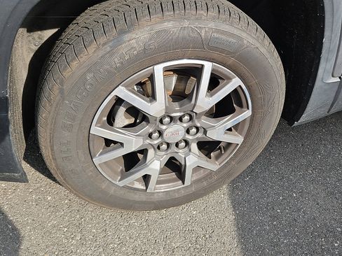 Used 2020 GMC Acadia SLE w/ Driver Convenience Package image 9