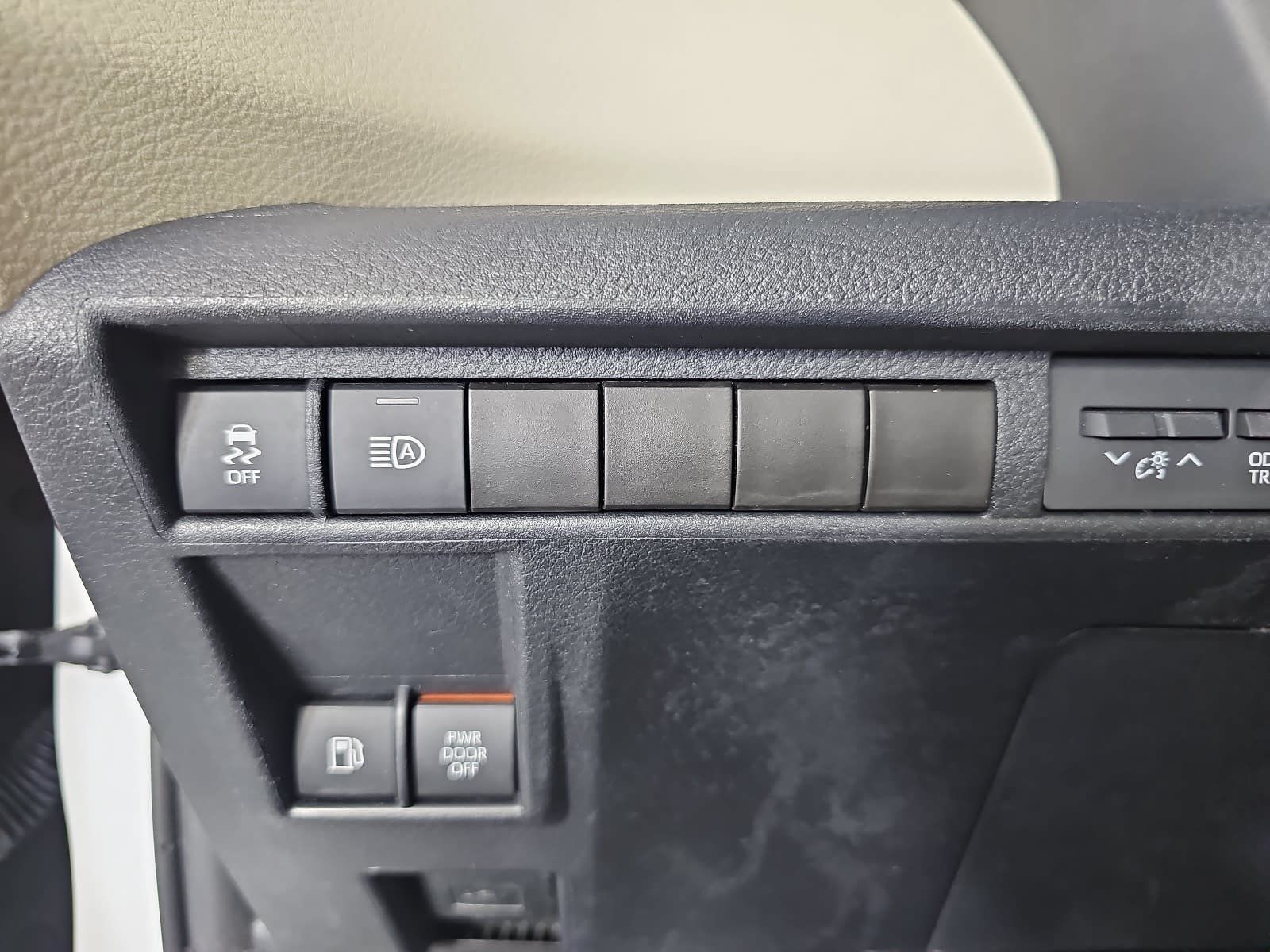 Used 2022 Toyota Sienna XLE FWD image 23