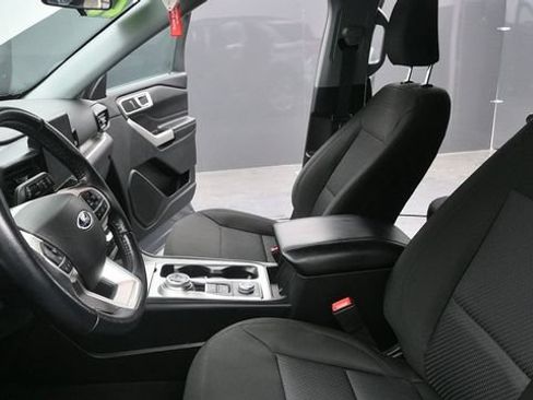 Used 2022 Ford Explorer XLT AWD/4WD image 18