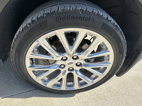 Used 2020 Cadillac XT4 Luxury w/ Cold Weather Package image 11