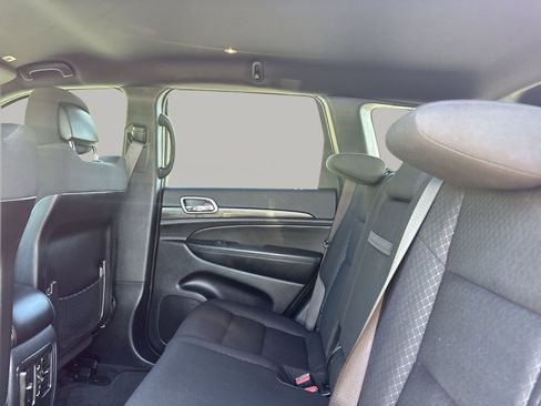 Used 2022 Jeep Grand Cherokee Laredo E image 17