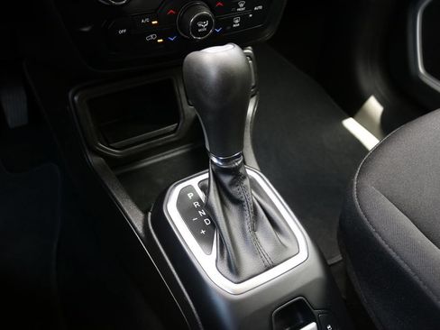 Used 2021 Jeep Renegade Latitude FWD image 23