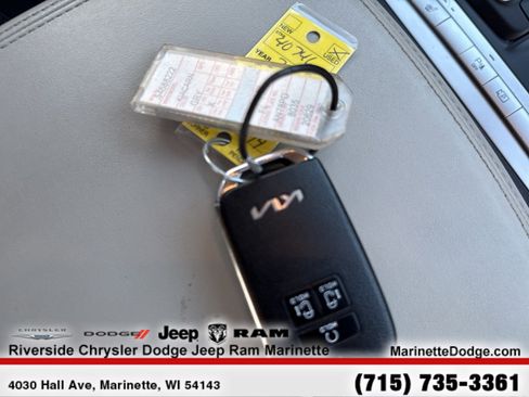 Used 2024 Kia Carnival LX image 30