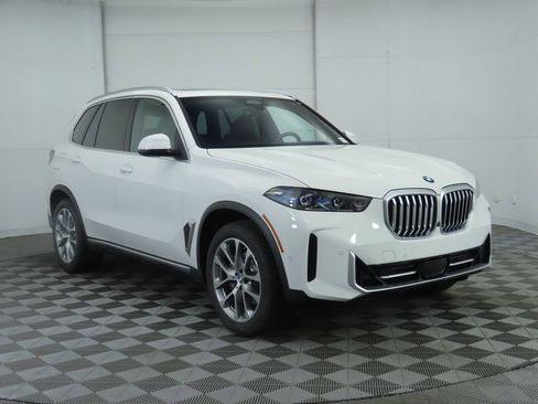 Certified 2026 BMW X5 sDrive40i w/ Premium Package image 3