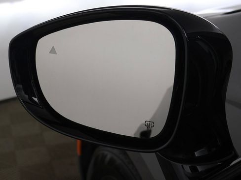 Used 2023 Chrysler Pacifica Limited w/ Uconnect Theater Family Group image 40