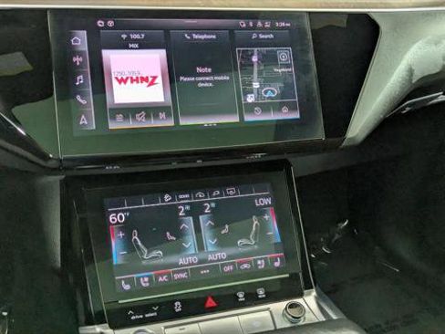 Used 2022 Audi e-tron Premium Plus w/ Premium Plus Package image 28