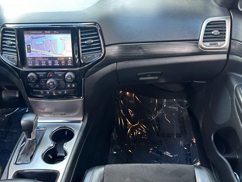 Used 2019 Jeep Grand Cherokee Laredo w/ Laredo X Package image 29