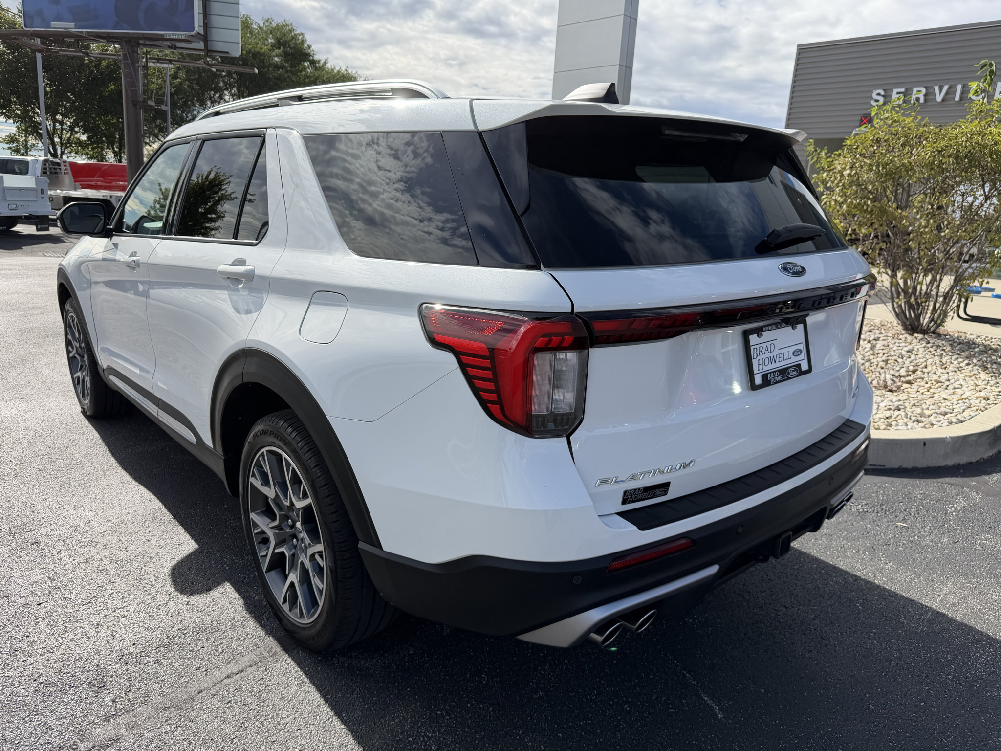 Used 2025 Ford Explorer Platinum w/ Ultimate Package AWD/4WD image 8