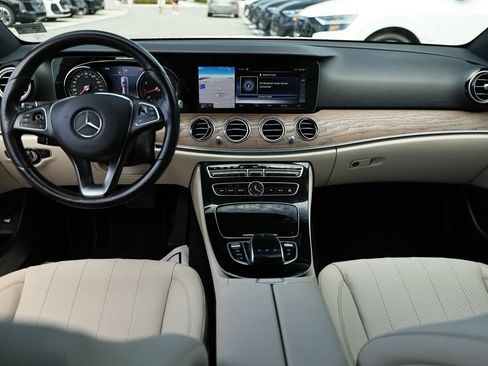 Used 2017 Mercedes-Benz E 400 4MATIC Wagon image 27