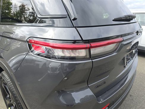New 2025 Jeep Grand Cherokee Limited w/ Black Appearance Package image 35