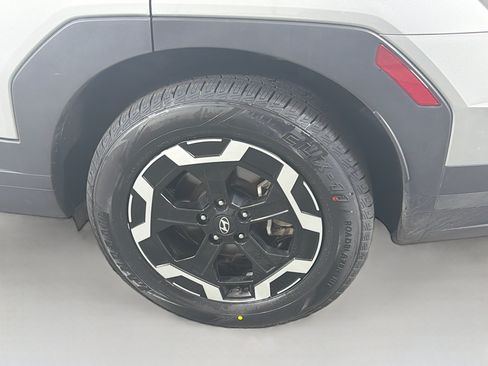 Used 2025 Hyundai Santa Fe SEL FWD image 11