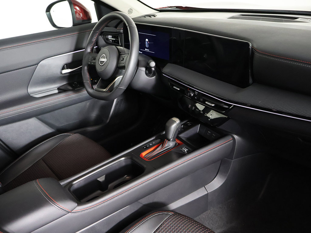 Used 2025 Nissan Kicks SR FWD image 27
