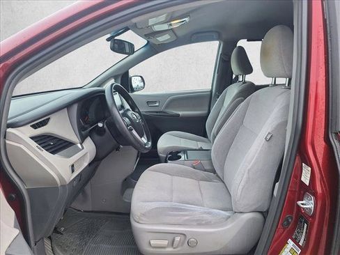 Used 2015 Toyota Sienna LE image 10