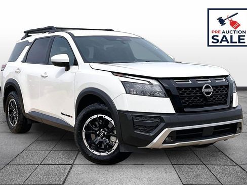Used 2025 Nissan Pathfinder Rock Creek AWD/4WD image 2