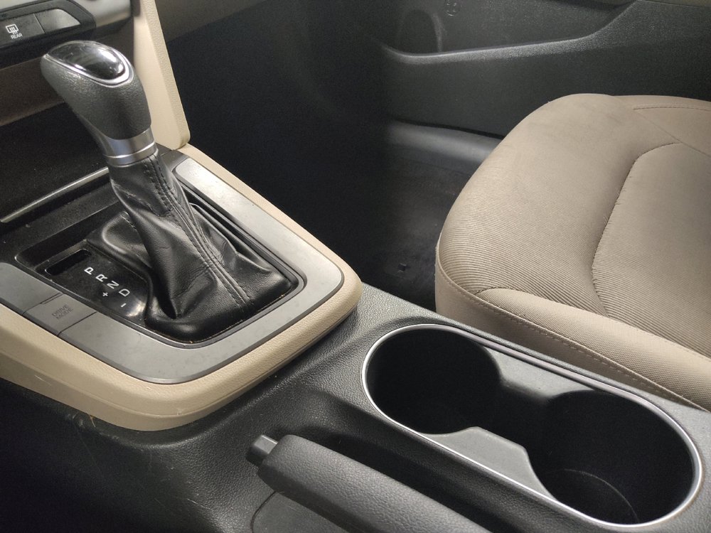 Used 2017 Hyundai Elantra SE FWD image 26