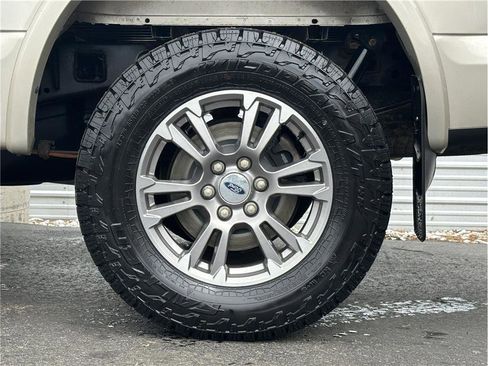 Used 2018 Ford F150 Lariat w/ Equipment Group 501A Mid AWD/4WD image 28