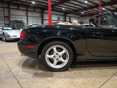 Used 1999 MAZDA MX-5 Miata RWD image 9