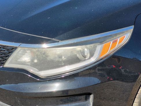 Used 2017 Kia Optima LX w/ Driver Convenience Package image 8