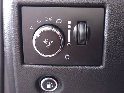Used 2019 Jeep Grand Cherokee Laredo w/ Laredo X Package RWD image 10