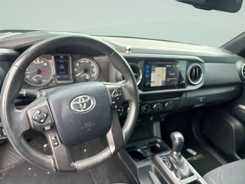 Used 2017 Toyota Tacoma TRD Off-Road w/ Tow Package (A/T) AWD/4WD image 19