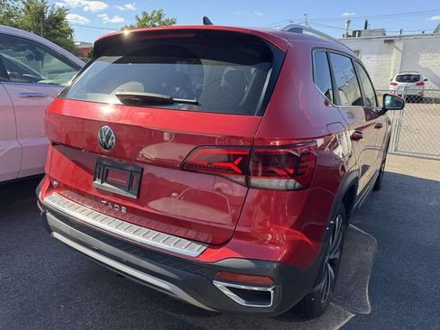 Used 2022 Volkswagen Taos SE FWD image 12