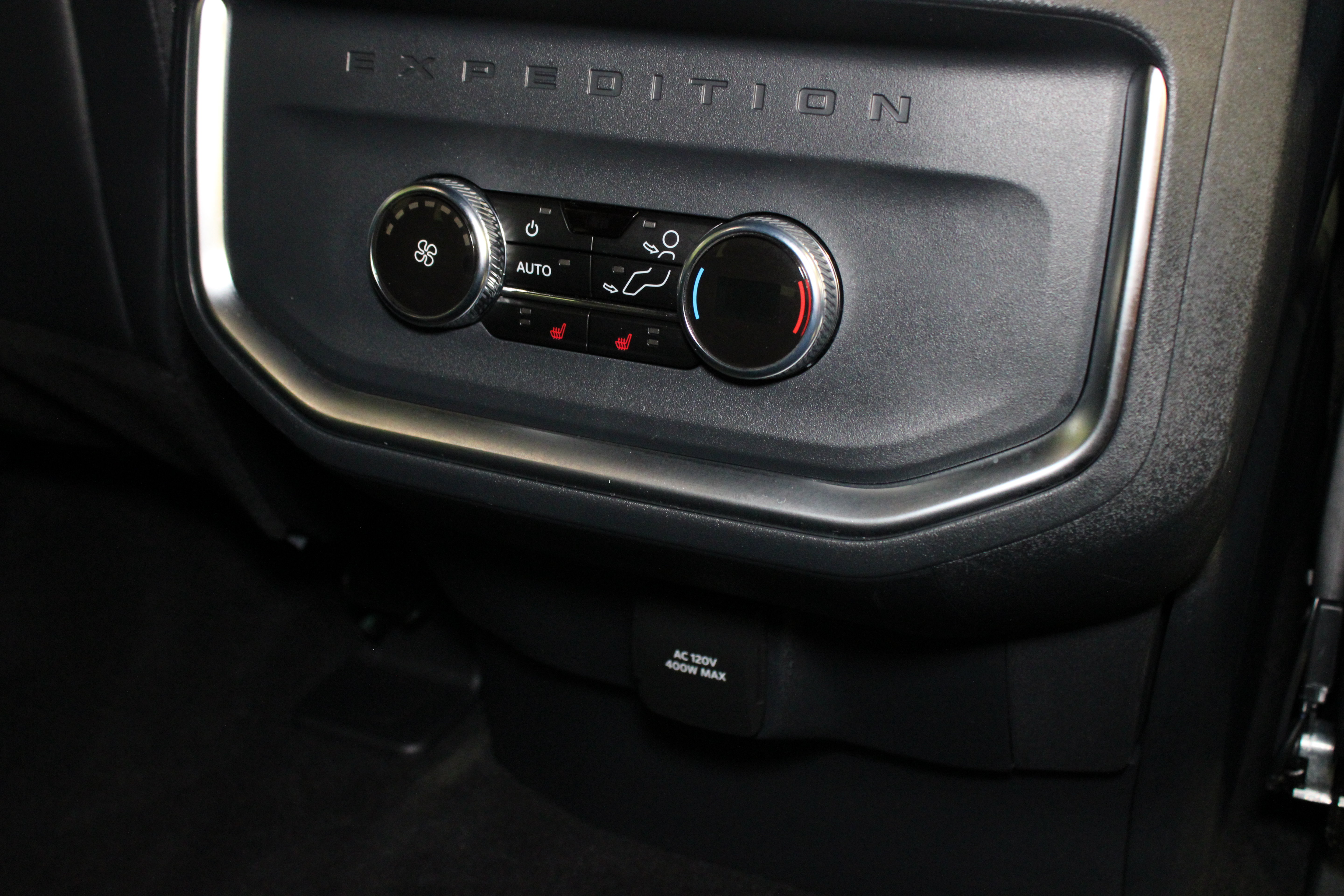 Used 2025 Ford Expedition Max Platinum w/ Stealth Performance Package AWD/4WD image 21