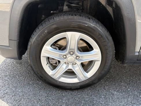 Used 2024 Jeep Compass Sport AWD/4WD image 13