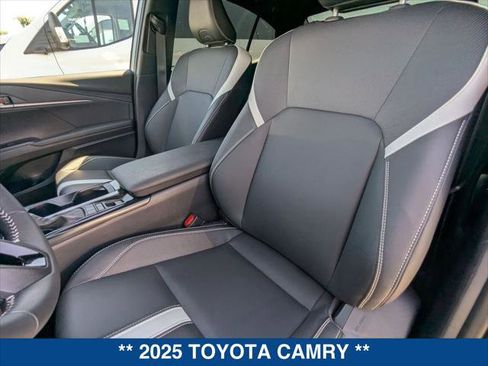 Used 2025 Toyota Camry SE w/ Convenience Package image 20