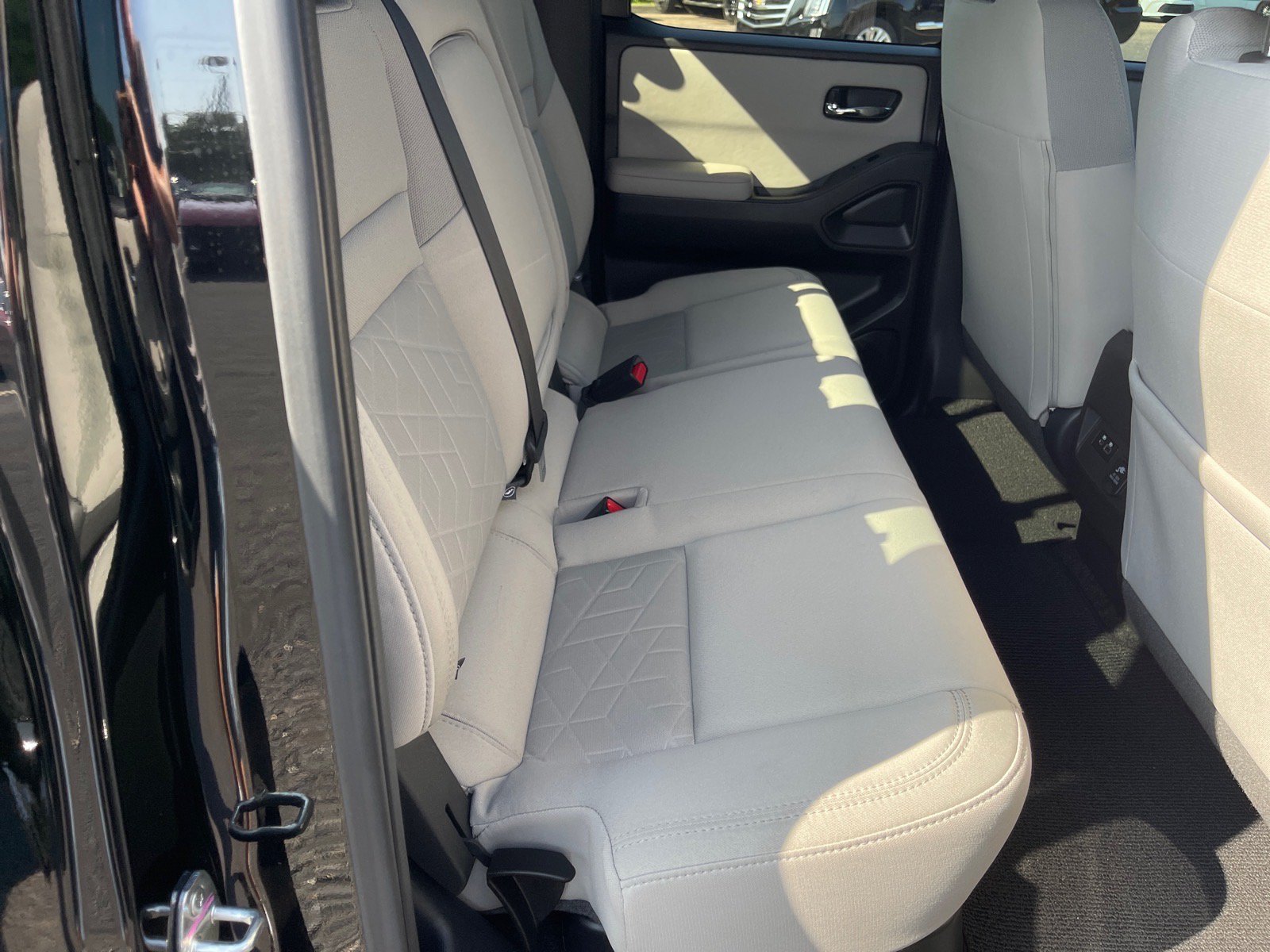 Used 2025 Nissan Frontier SV w/ SV Convenience Package RWD image 18