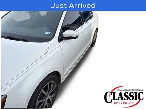 Used 2017 Volkswagen Jetta SE image 8