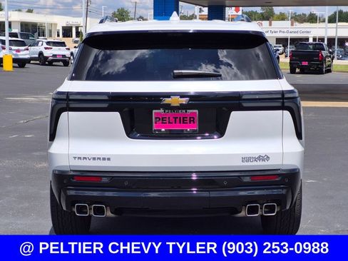 Used 2025 Chevrolet Traverse High Country FWD image 5