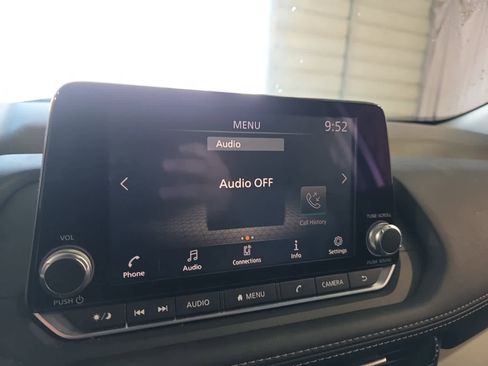 Used 2021 Nissan Rogue S image 22